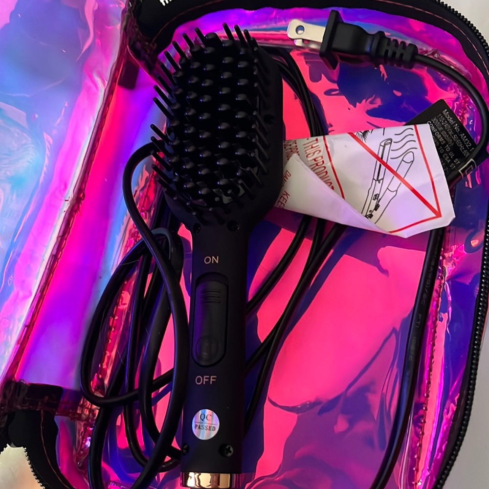 Amika Polished Perfection mini straightening brush in travel case